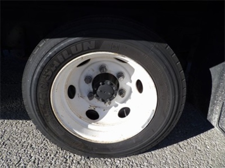 2016 Isuzu NPR HD - Photo 11